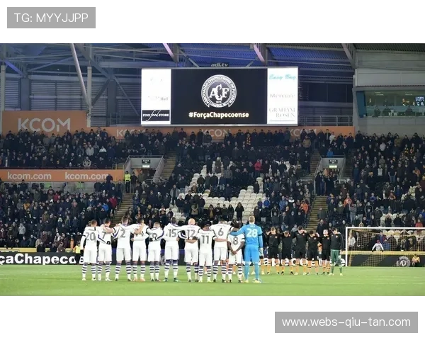 罗马奥林匹克球场赛前为地震遇难者默哀